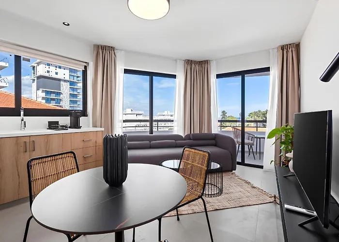 アパート Finikoudes Marina View #201 *